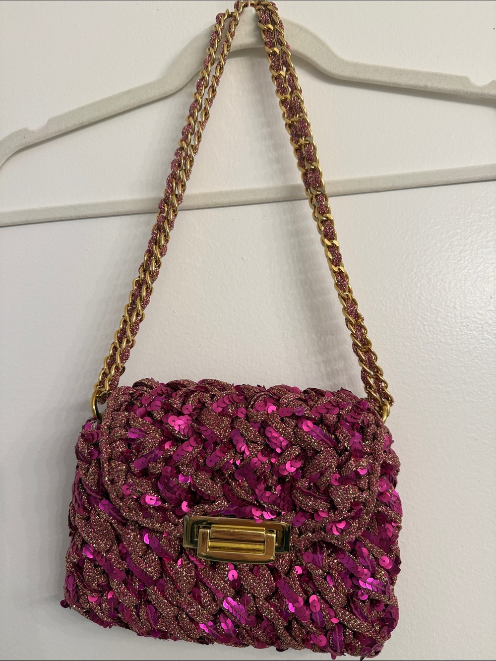 Fuchsia Sequin Woven Shoulder Bag with Gold Chain